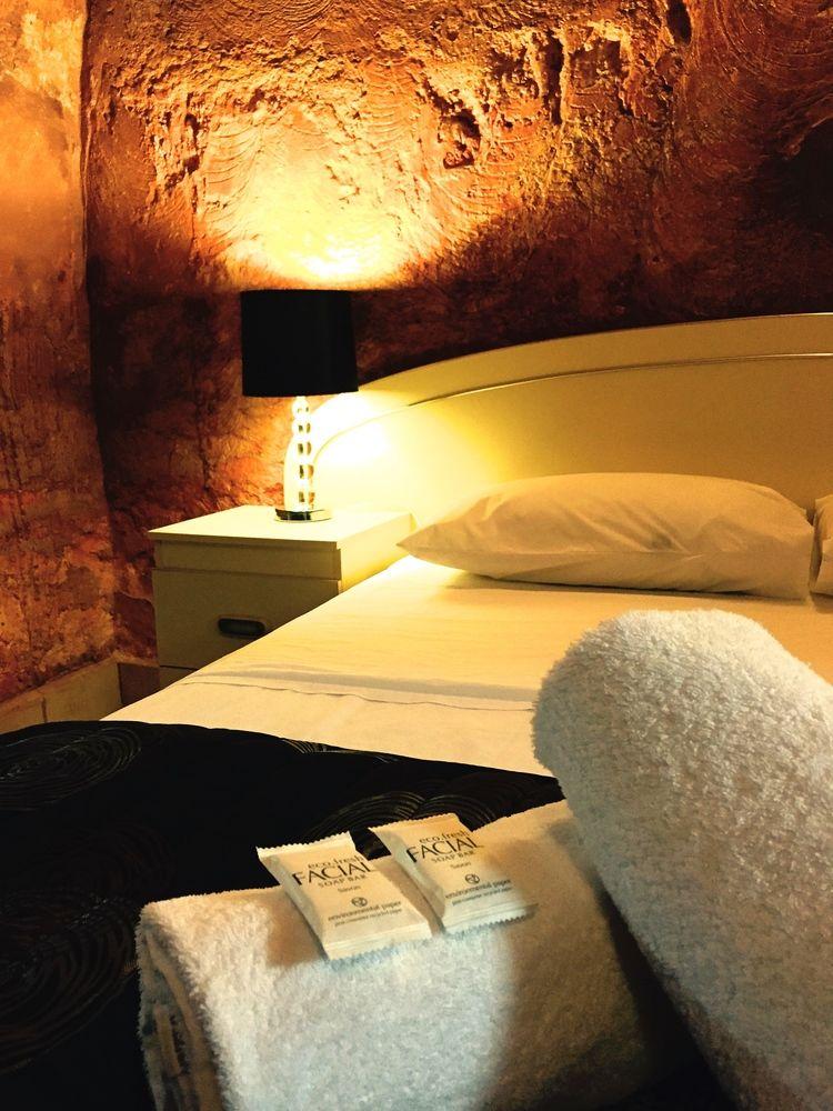 The Lookout Cave Underground Motel คูเบอร์เพดี ภายนอก รูปภาพ
