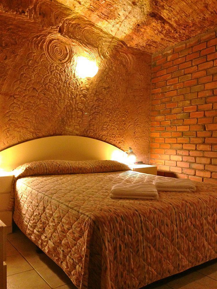 The Lookout Cave Underground Motel คูเบอร์เพดี ภายนอก รูปภาพ