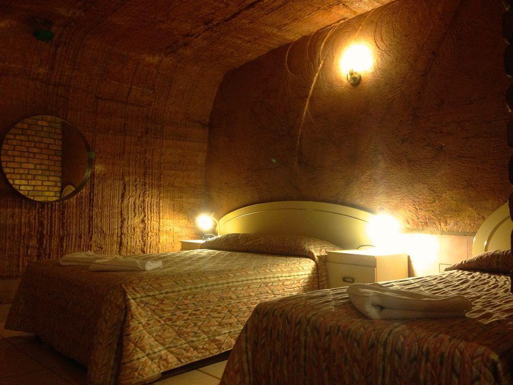 The Lookout Cave Underground Motel คูเบอร์เพดี ภายนอก รูปภาพ