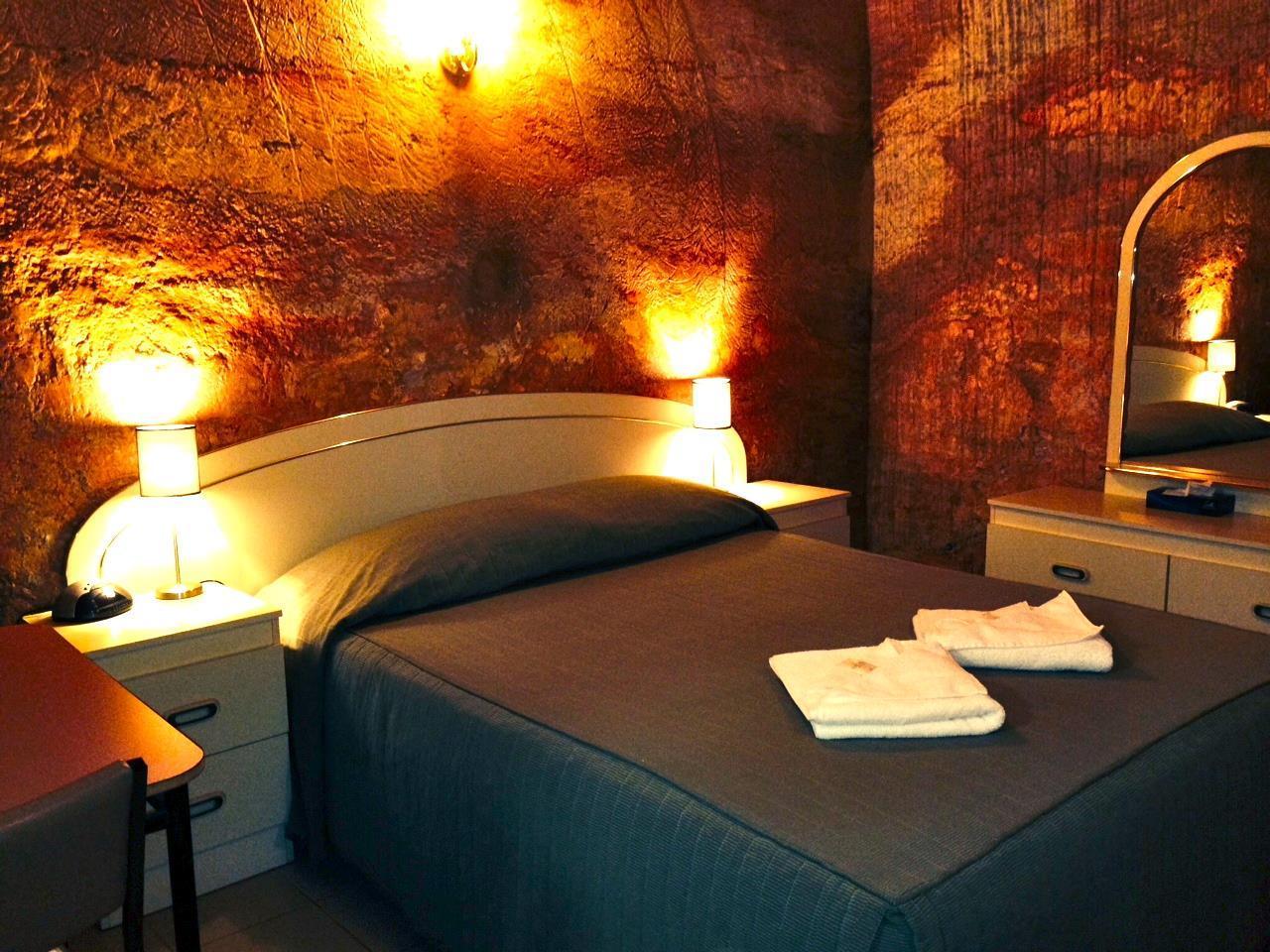 The Lookout Cave Underground Motel คูเบอร์เพดี ภายนอก รูปภาพ
