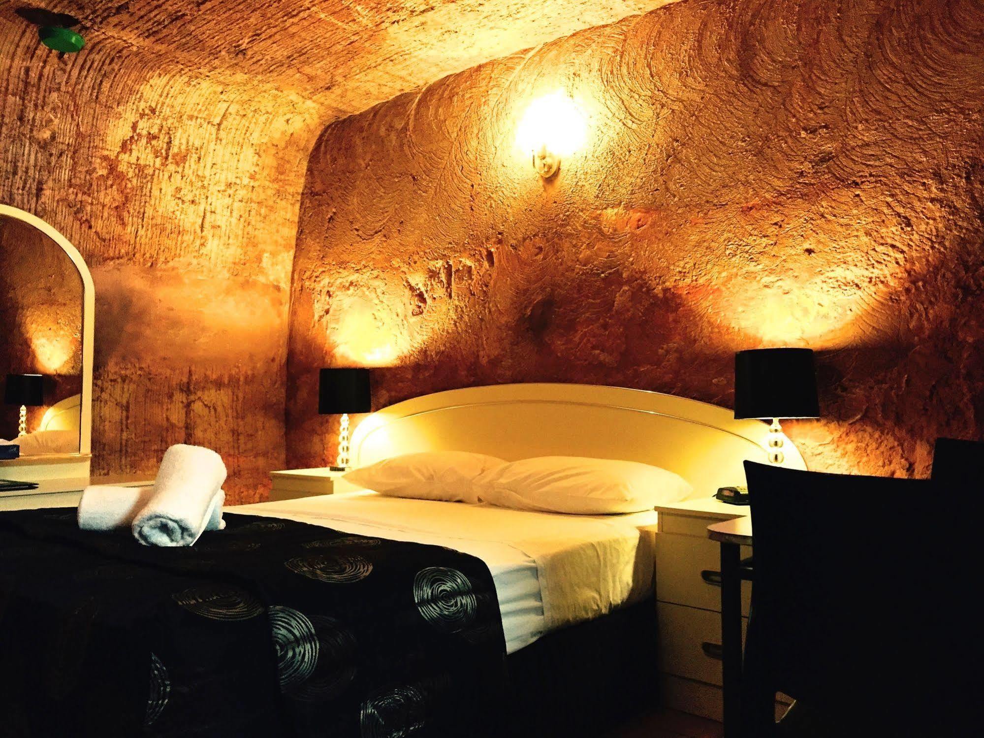 The Lookout Cave Underground Motel คูเบอร์เพดี ภายนอก รูปภาพ