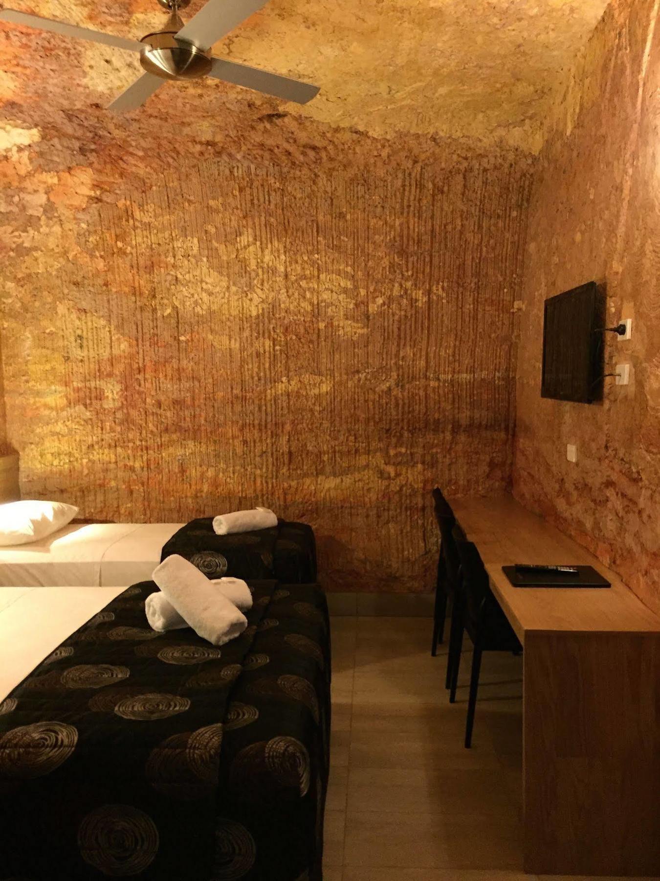 The Lookout Cave Underground Motel คูเบอร์เพดี ภายนอก รูปภาพ