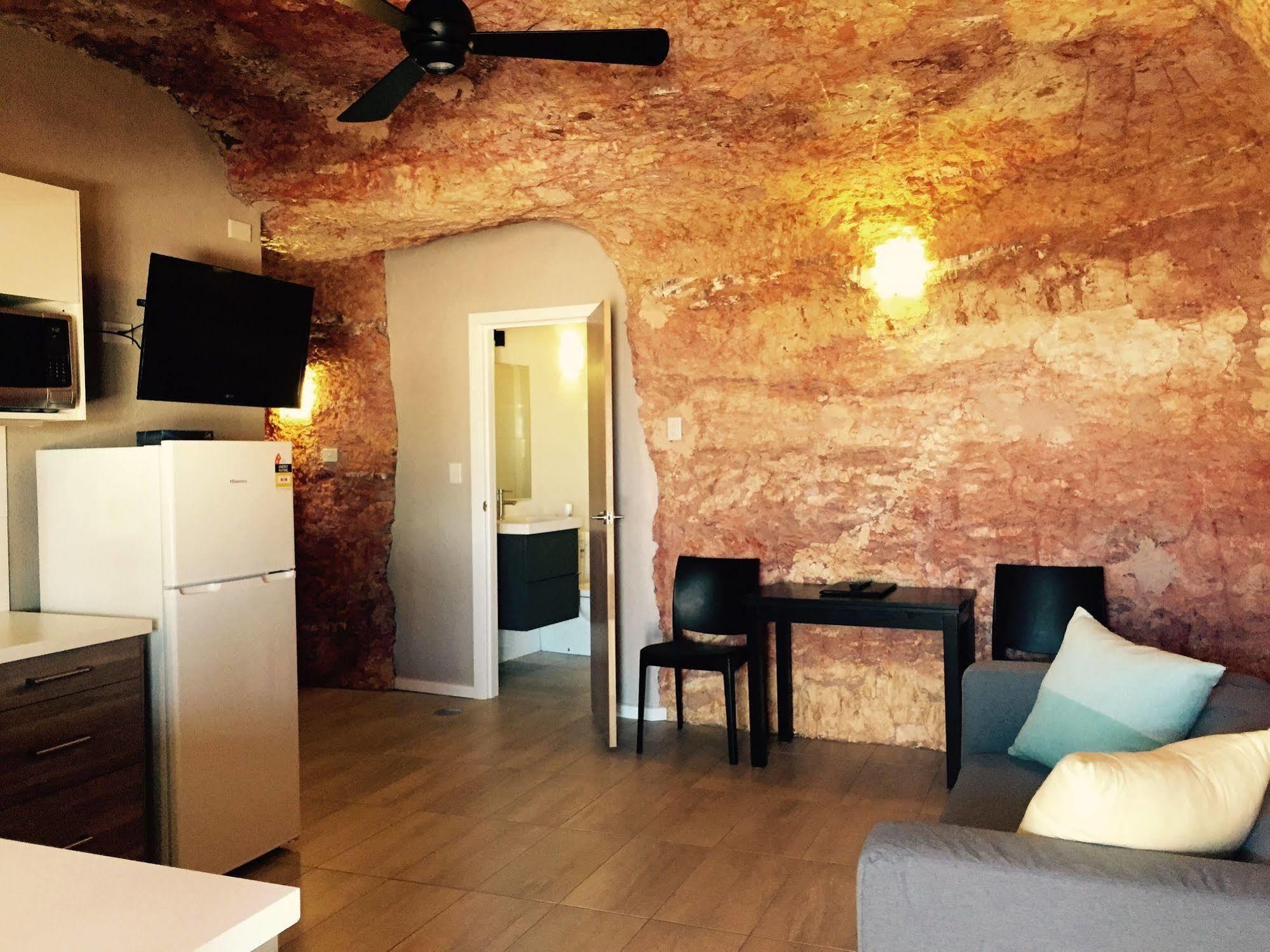 The Lookout Cave Underground Motel คูเบอร์เพดี ภายนอก รูปภาพ