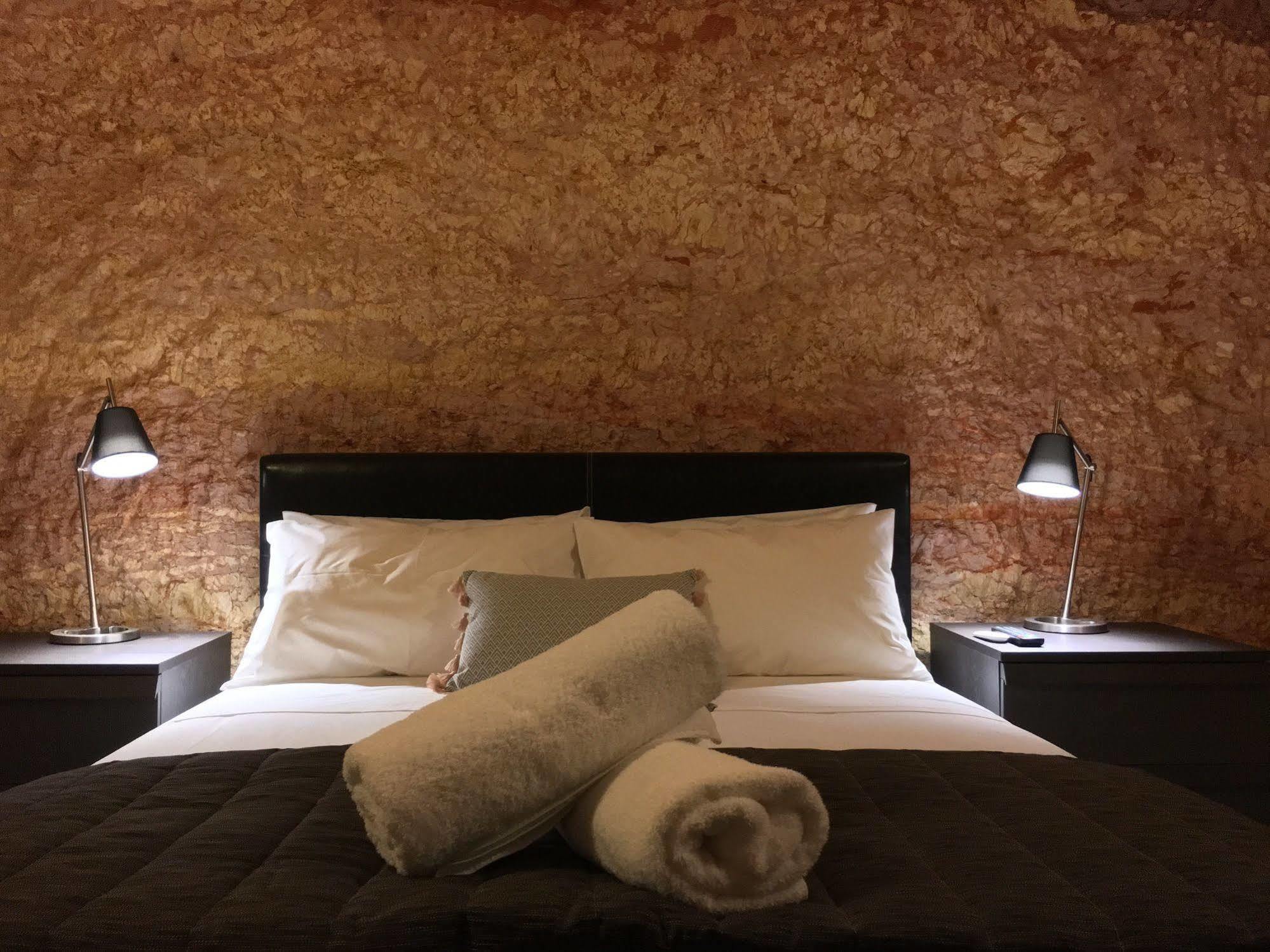 The Lookout Cave Underground Motel คูเบอร์เพดี ภายนอก รูปภาพ