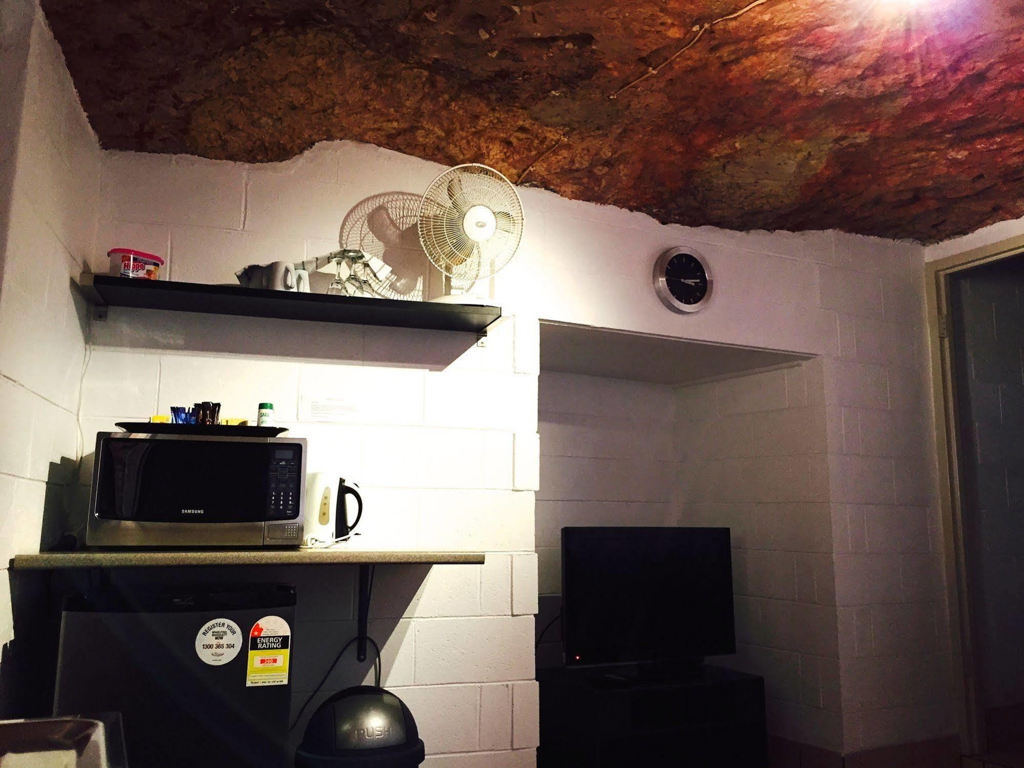 The Lookout Cave Underground Motel คูเบอร์เพดี ภายนอก รูปภาพ
