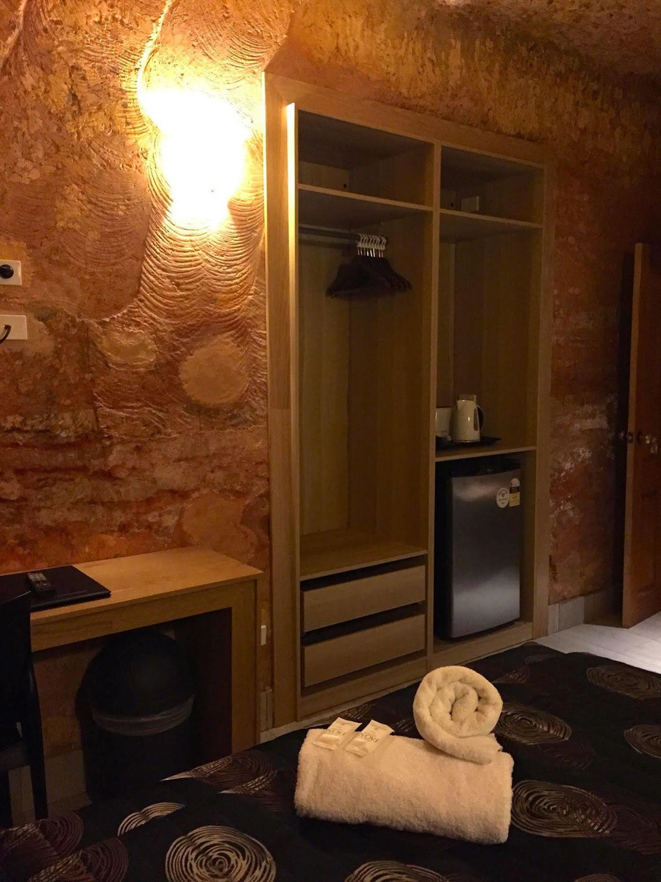 The Lookout Cave Underground Motel คูเบอร์เพดี ภายนอก รูปภาพ