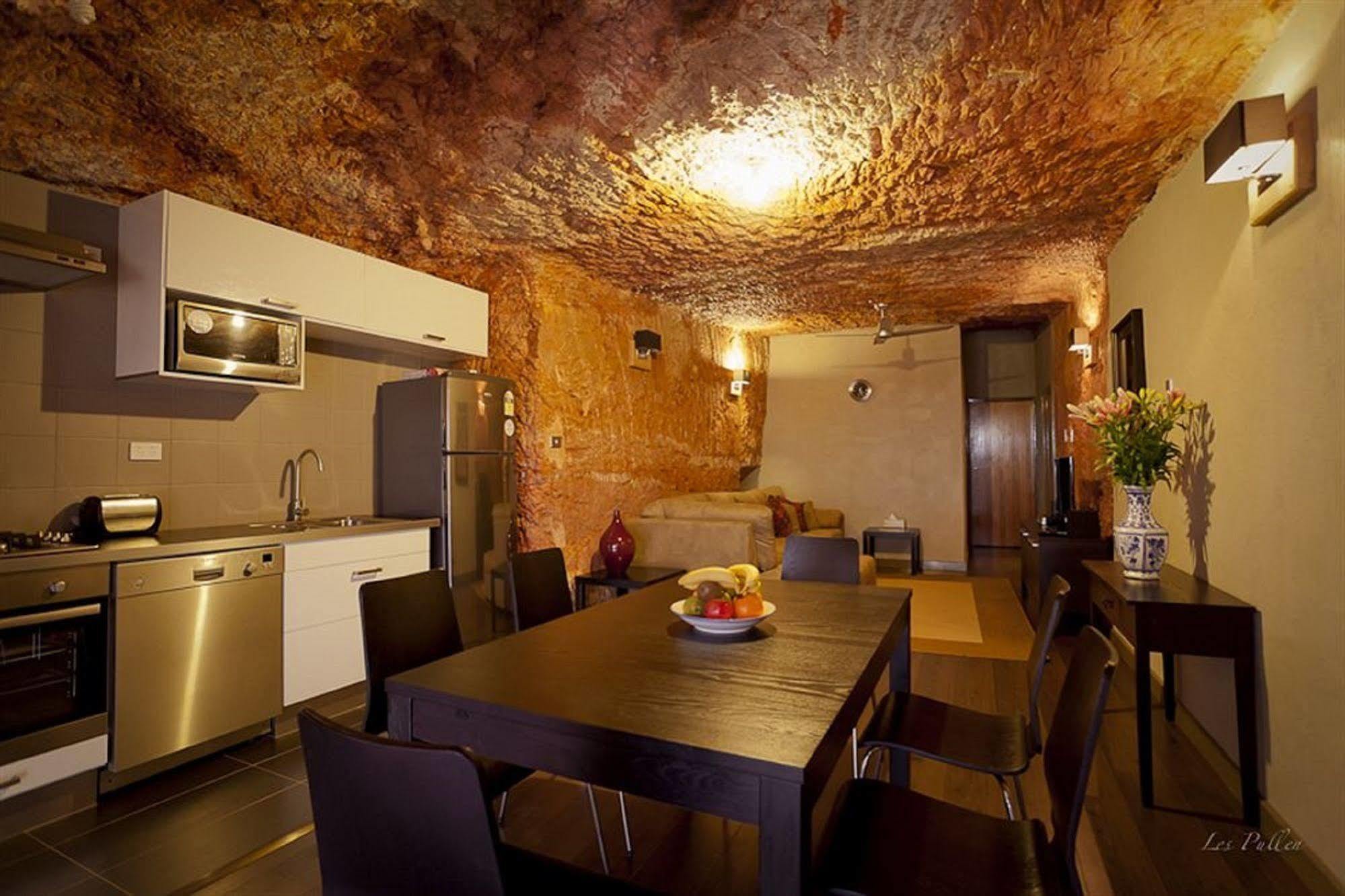 The Lookout Cave Underground Motel คูเบอร์เพดี ภายนอก รูปภาพ