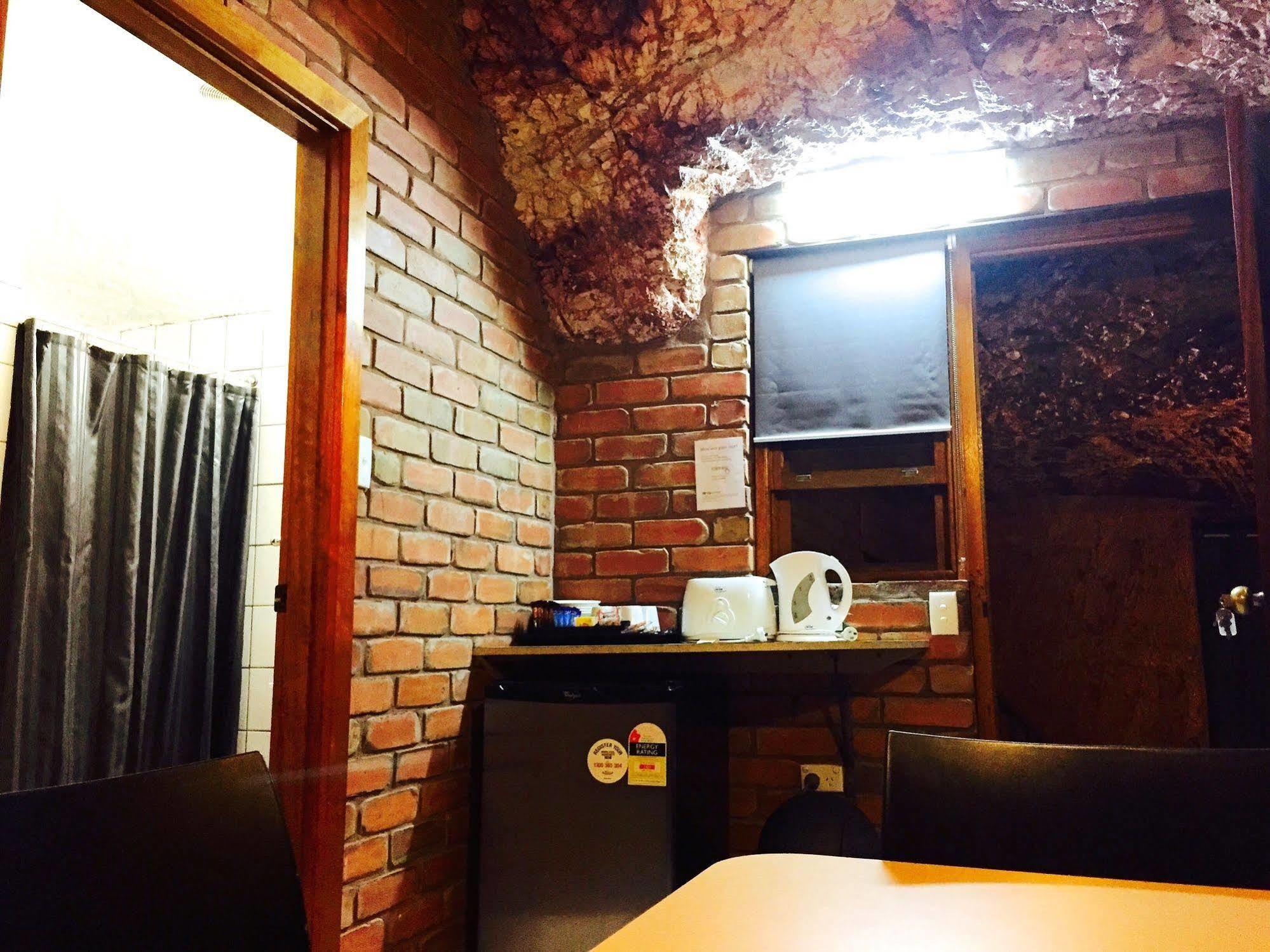 The Lookout Cave Underground Motel คูเบอร์เพดี ภายนอก รูปภาพ