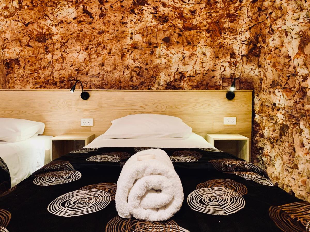 The Lookout Cave Underground Motel คูเบอร์เพดี ภายนอก รูปภาพ
